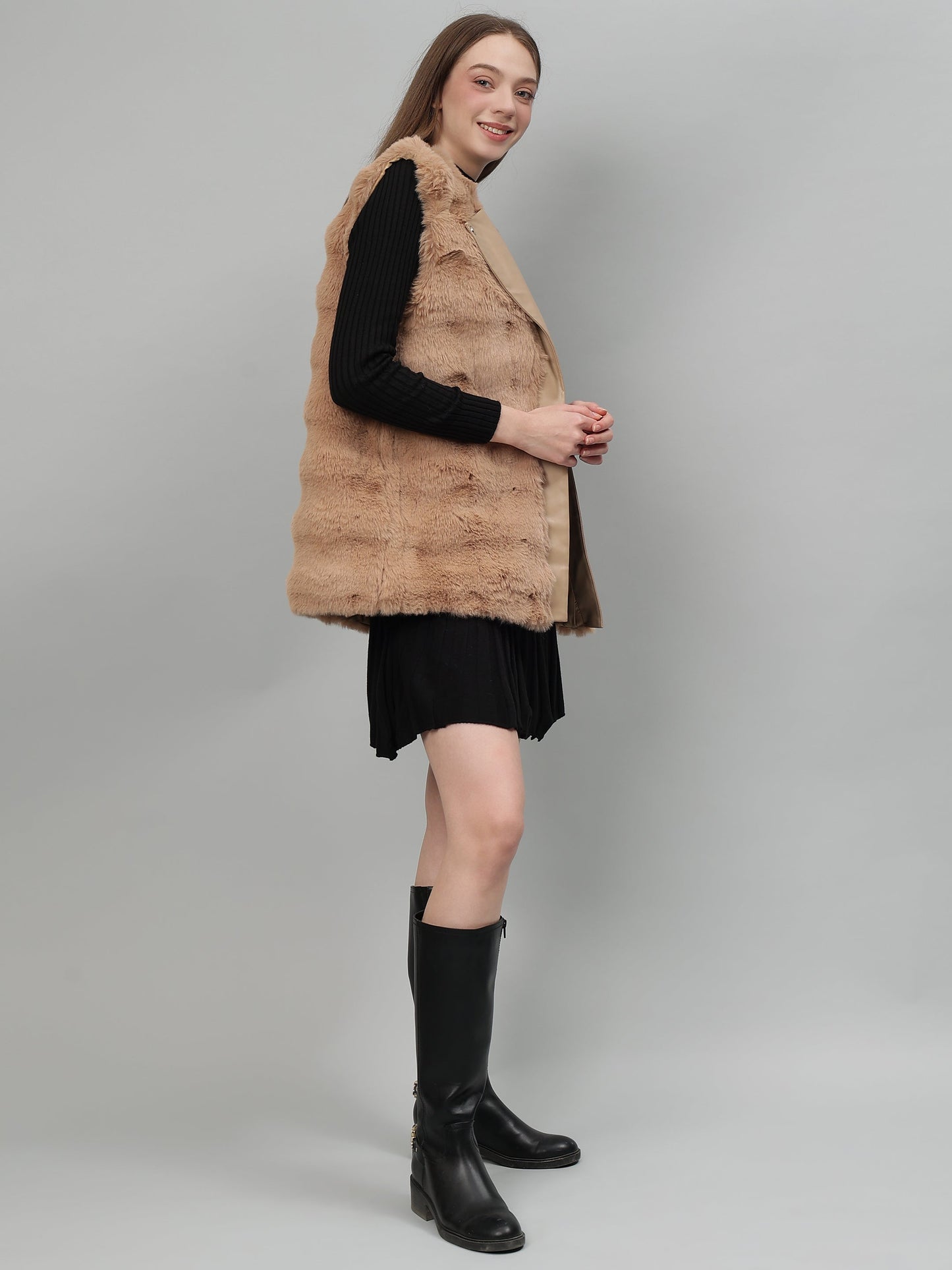Gaiia Sleeveless Faux Fur Jacket With Leather Lapel