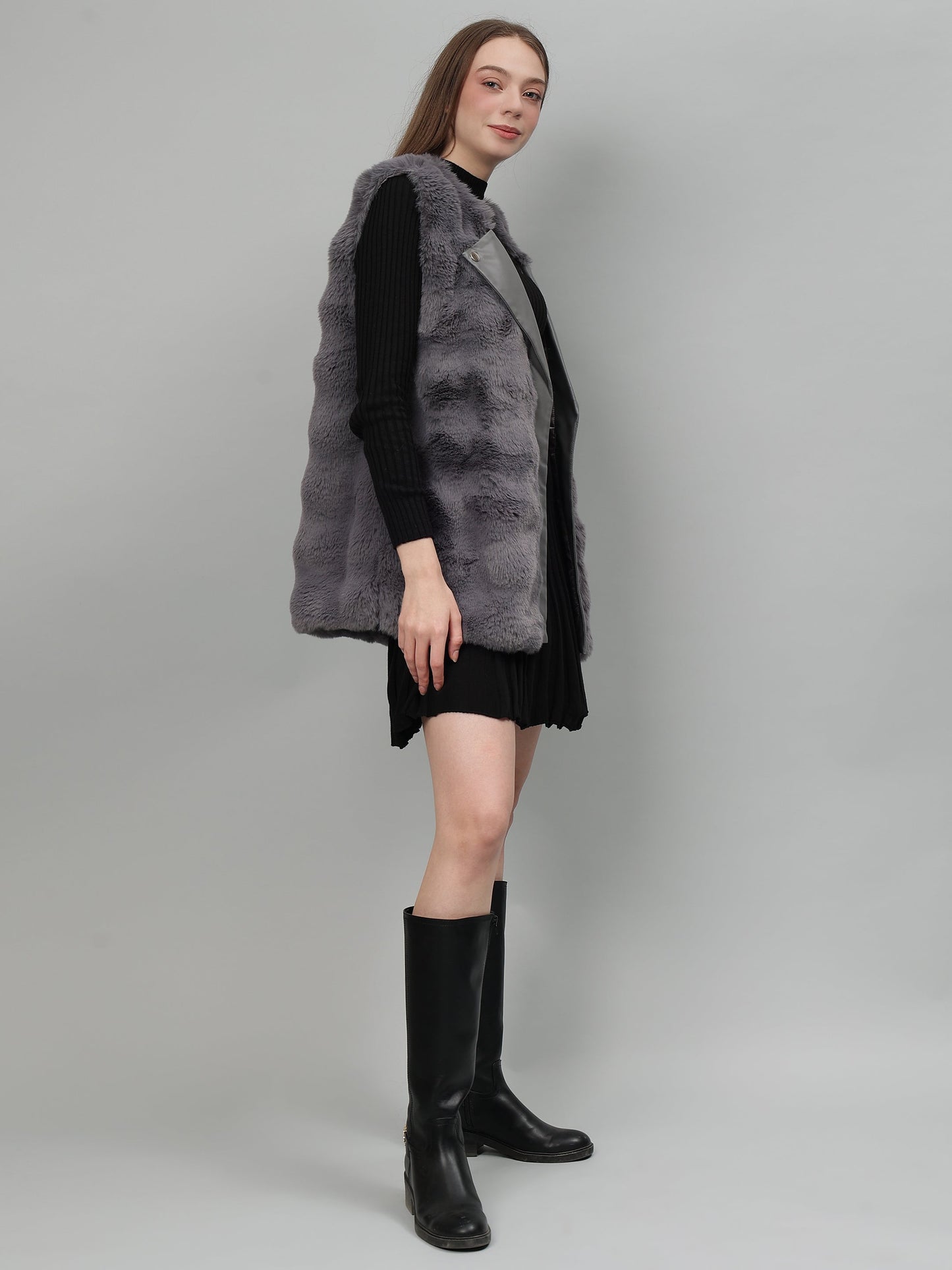 Gaiia Sleeveless Faux Fur Jacket With Leather Lapel
