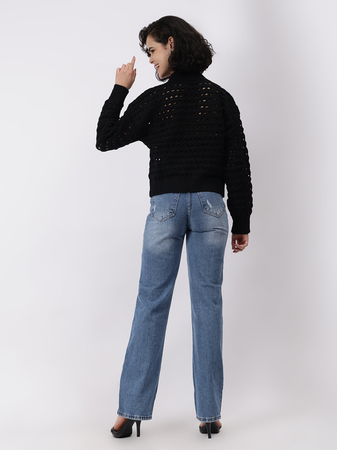 Gaiia Women Solid Regular Fit Cutwork Pullover